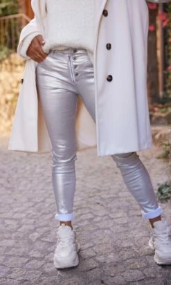 Pantalon Meryl Argent -Vêtements Soldes 2024 facetune 19 10 2023 16 34 58 1