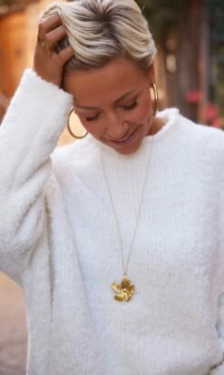 Pull Raphaël Oversize Blanc Cassé -Vêtements Soldes 2024 facetune 19 10 2023 17 01 18 1