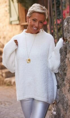 Pull Raphaël Oversize Blanc Cassé -Vêtements Soldes 2024 facetune 19 10 2023 17 13 14 1