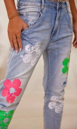 Jean's Alban Flowers Multicolor -Vêtements Soldes 2024 facetune 19 12 2023 12 13 48