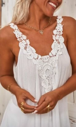 Tunique Paloma Blanc -Vêtements Soldes 2024 facetune 20 02 2024 09 15 15