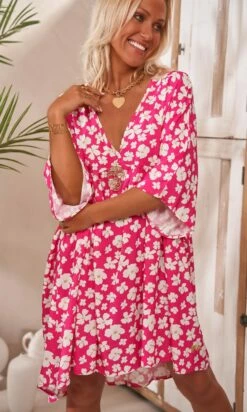 Petite Robe Lucia Oversize Rose Fuchsia Little Gem -Vêtements Soldes 2024 facetune 20 02 2024 11 25 34