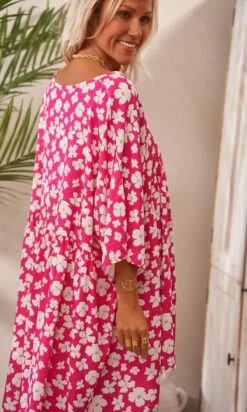 Petite Robe Lucia Oversize Rose Fuchsia Little Gem -Vêtements Soldes 2024 facetune 20 02 2024 11 36 39