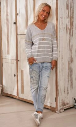 Pull Orson Gris Clair Rayure Blanc & Or -Vêtements Soldes 2024 facetune 20 02 2024 11 40 06