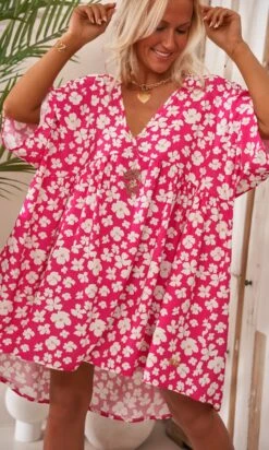 Petite Robe Lucia Oversize Rose Fuchsia Little Gem -Vêtements Soldes 2024 facetune 20 02 2024 11 48 31