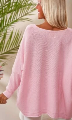 Pull Arsène Oversize Rose Clair Flowers Blanc -Vêtements Soldes 2024 facetune 20 02 2024 16 40 52