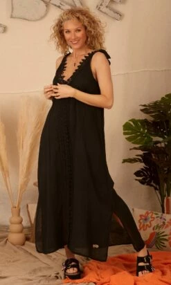 Robe Shannah Noir -Vêtements Soldes 2024 facetune 20 03 2023 12 27 59