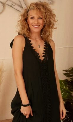 Robe Shannah Noir -Vêtements Soldes 2024 facetune 20 03 2023 12 28 05