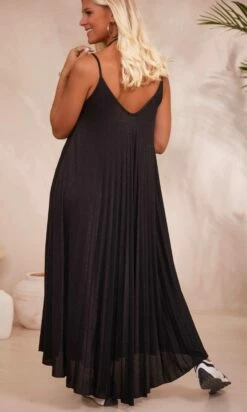 Robe Marlia Noir Irisé 11 Robe Marlia Noir Irisé -Vêtements Soldes 2024 facetune 20 09 2023 09 25 57 1