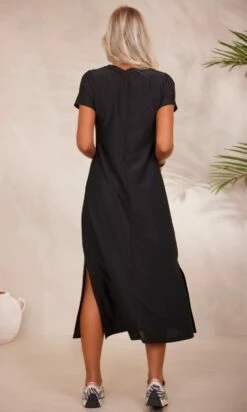 Robe Magda Noir Irisé 11 Robe Magda Noir Irisé -Vêtements Soldes 2024 facetune 20 09 2023 12 01 19