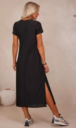 Robe Magda Noir Irisé 14 Robe Magda Noir Irisé -Vêtements Soldes 2024 facetune 20 09 2023 12 04 18