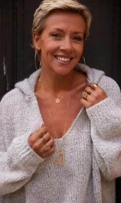 Pull Zack Capuche Oversize Gris 12 Pull Zack Capuche Oversize Gris -Vêtements Soldes 2024 facetune 20 10 2023 11 09 02