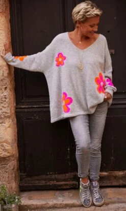 Pull Rayco Oversize Gris Flowers -Vêtements Soldes 2024 facetune 20 10 2023 11 57 00