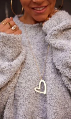 Pull Raphaël Oversize Gris -Vêtements Soldes 2024 facetune 20 10 2023 12 18 14