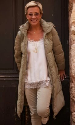 Pantalon Eddy Taupe -Vêtements Soldes 2024 facetune 20 10 2023 16 28 53