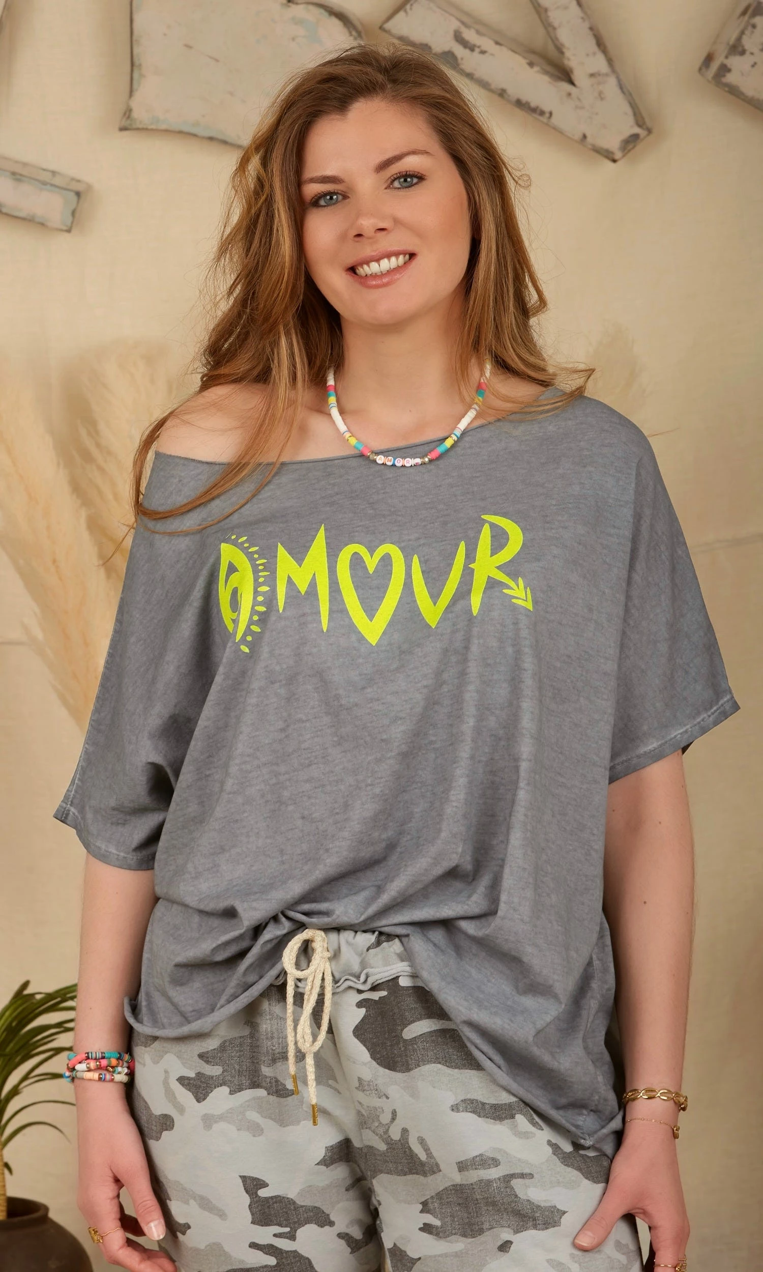 T-Shirt Solene Oversize Gris Amour Jaune Fluo 4 T-Shirt Solene Oversize Gris Amour Jaune Fluo – Image 2