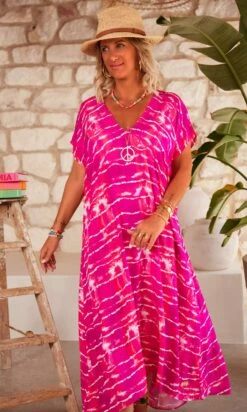 Robe Izabella Tie & Dye Lines Rose Fuchsia 13 Robe Izabella Tie & Dye Lines Rose Fuchsia -Vêtements Soldes 2024 facetune 21 07 2023 10 00 39