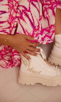 Petite Robe Chemise Sherine Oversize Rose Kasaï -Vêtements Soldes 2024 facetune 21 08 2023 12 24 34