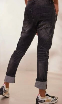 Jean's Ozzy Used Noir -Vêtements Soldes 2024 facetune 22 01 2024 12 17 30