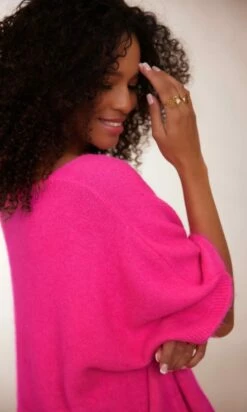 Pull Giuliano MC Oversize Rose Fluo -Vêtements Soldes 2024 facetune 22 01 2024 16 22 37