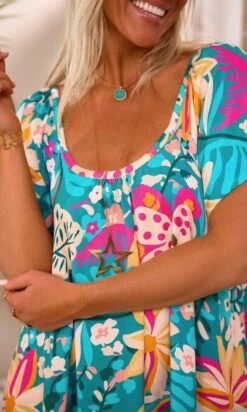 Petite Robe Tess Bleu Turquoise Bird Of Paradise -Vêtements Soldes 2024 facetune 22 02 2024 09 23 42