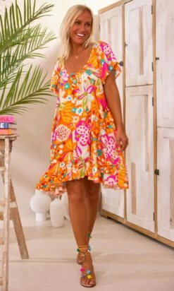 Petite Robe Tess Orange Bird Of Paradise -Vêtements Soldes 2024 facetune 22 02 2024 12 16 54 2