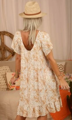 Petite Robe Tess Camel Pixies 10 Petite Robe Tess Camel Pixies -Vêtements Soldes 2024 facetune 22 03 2023 15 15 29