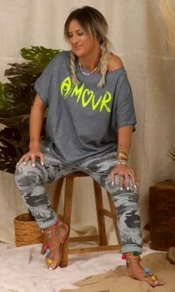 T-Shirt Solene Oversize Gris Amour Jaune Fluo 12 T-Shirt Solene Oversize Gris Amour Jaune Fluo -Vêtements Soldes 2024 facetune 22 03 2023 20 54 03