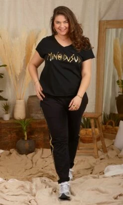 T-Shirt Magda Noir MinoDuSud Or 12 T-Shirt Magda Noir MinoDuSud Or -Vêtements Soldes 2024 facetune 22 03 2023 22 14 47 1