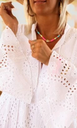 Robe Lonaïs Broderie Blanc -Vêtements Soldes 2024 facetune 22 06 2023 15 16 42