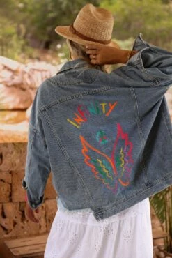 Robe Lonaïs Broderie Blanc -Vêtements Soldes 2024 facetune 22 06 2023 15 32 10 1