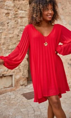 Petite Robe Nuria Plissée Rouge -Vêtements Soldes 2024 facetune 22 09 2023 09 59 01