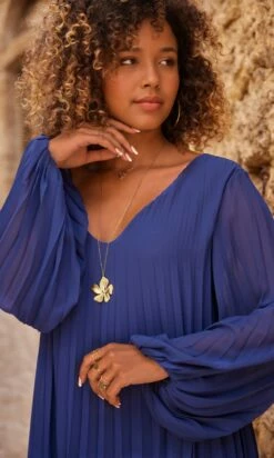 Petite Robe Nuria Plissée Bleu Marine 12 Petite Robe Nuria Plissée Bleu Marine -Vêtements Soldes 2024 facetune 22 09 2023 10 07 51