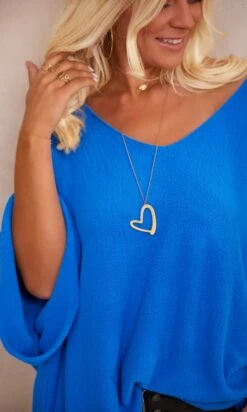 Pull Léon Oversize Bleu Electrique 13 Pull Léon Oversize Bleu Electrique -Vêtements Soldes 2024 facetune 22 09 2023 11 04 45