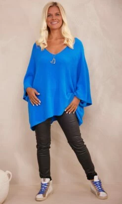 Pull Léon Oversize Bleu Electrique 15 Pull Léon Oversize Bleu Electrique -Vêtements Soldes 2024 facetune 22 09 2023 11 18 49