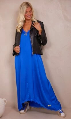 Robe Joy Bleu Electrique -Vêtements Soldes 2024 facetune 22 09 2023 11 59 44