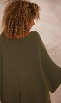 Petite Robe Pull Léon Oversize Kaki 12 Petite Robe Pull Léon Oversize Kaki -Vêtements Soldes 2024 facetune 22 10 2023 13 07 48