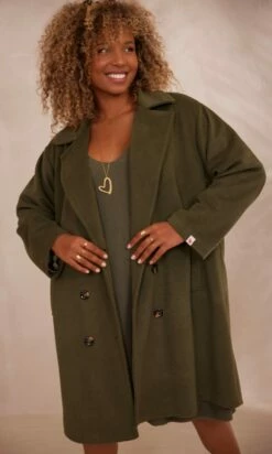 Petite Robe Pull Léon Oversize Kaki 13 Petite Robe Pull Léon Oversize Kaki -Vêtements Soldes 2024 facetune 22 10 2023 13 20 09