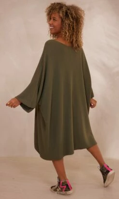 Petite Robe Pull Léon Oversize Kaki 15 Petite Robe Pull Léon Oversize Kaki -Vêtements Soldes 2024 facetune 22 10 2023 13 34 13