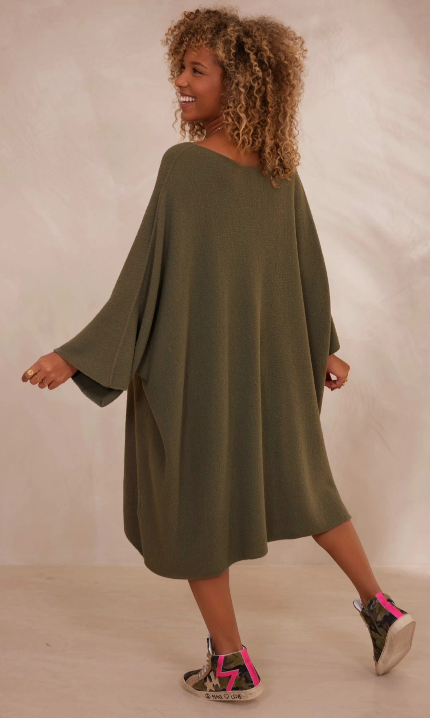 Petite Robe Pull Léon Oversize Kaki 9 Petite Robe Pull Léon Oversize Kaki – Image 7