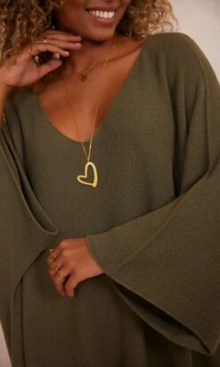 Petite Robe Pull Léon Oversize Kaki 11 Petite Robe Pull Léon Oversize Kaki -Vêtements Soldes 2024 facetune 22 10 2023 13 43 29