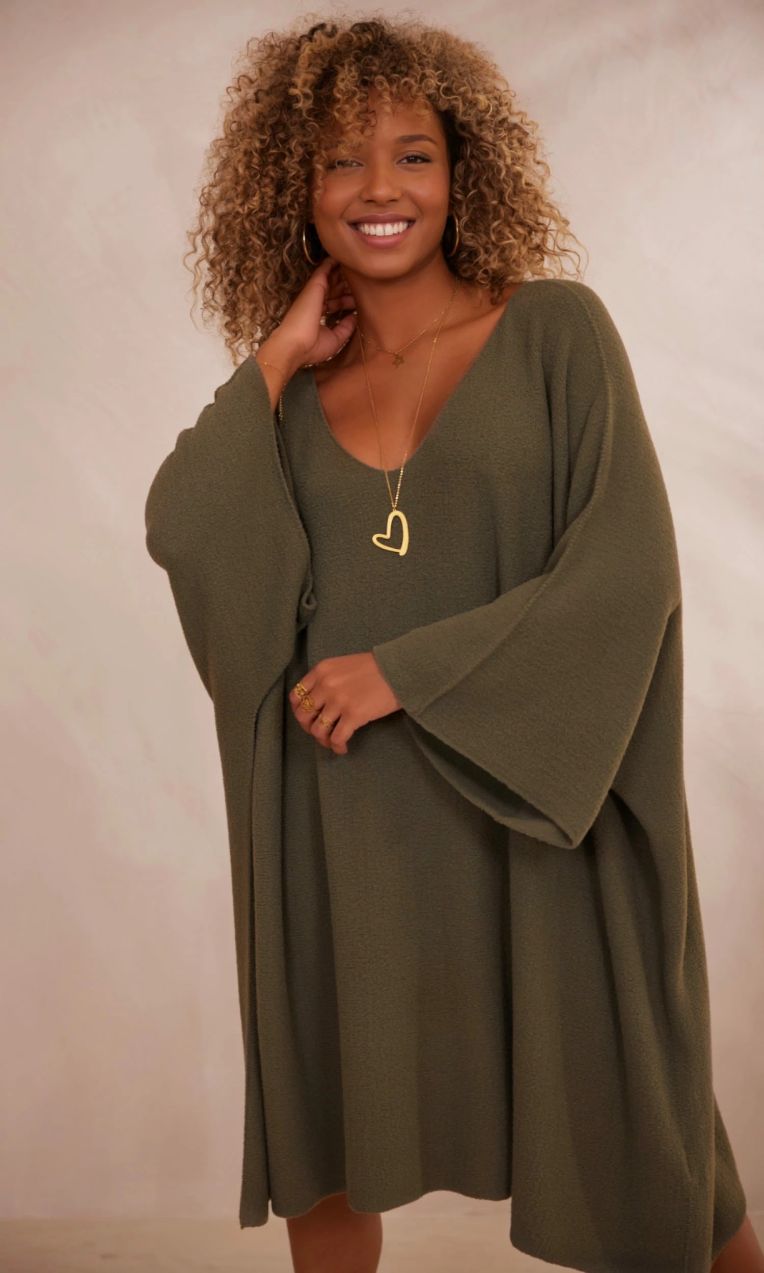 Petite Robe Pull Léon Oversize Kaki 4 Petite Robe Pull Léon Oversize Kaki – Image 2