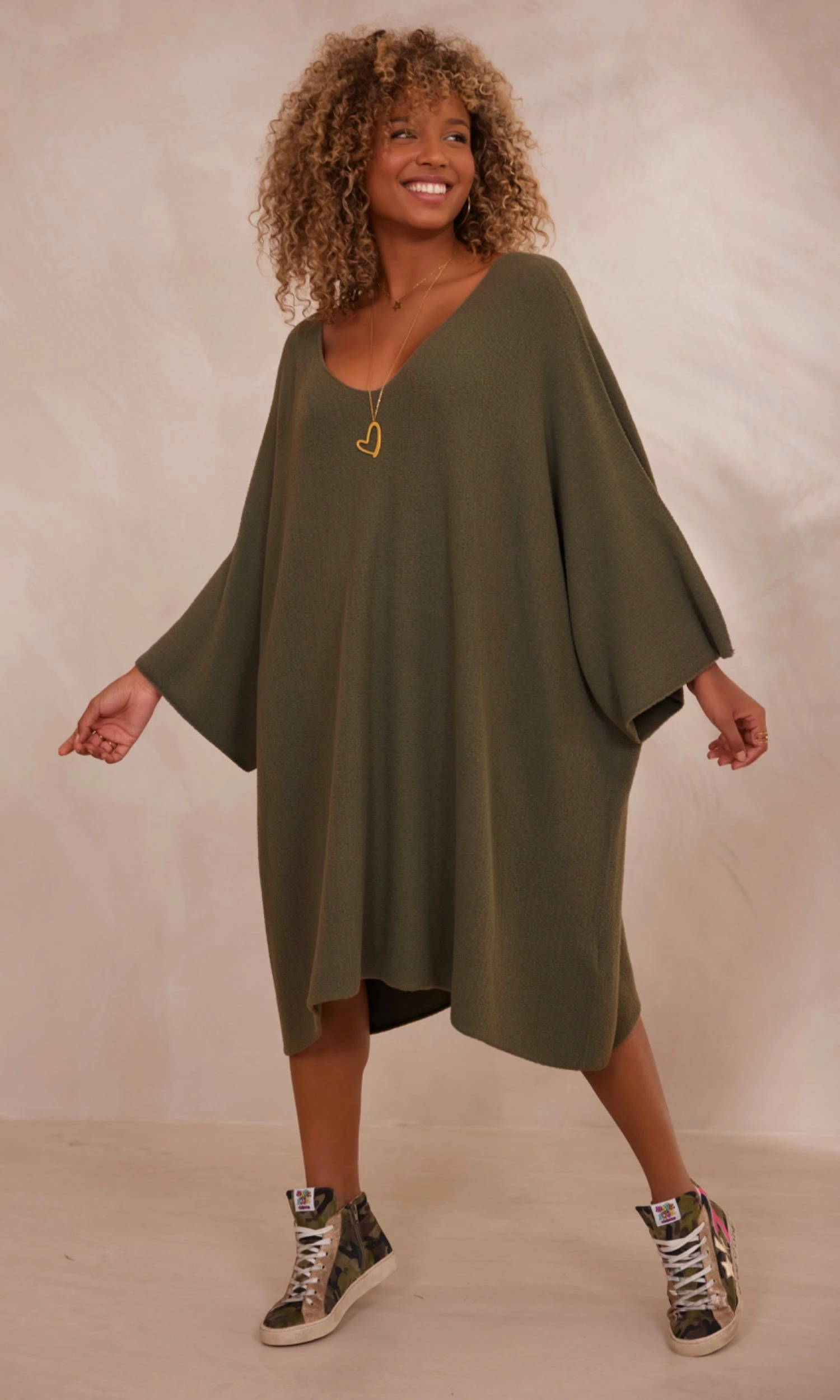 Petite Robe Pull Léon Oversize Kaki 8 Petite Robe Pull Léon Oversize Kaki – Image 6