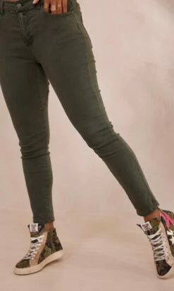 Pantalon Eddy Kaki 13 Pantalon Eddy Kaki -Vêtements Soldes 2024 facetune 22 10 2023 16 39 28