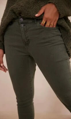 Pantalon Eddy Kaki 11 Pantalon Eddy Kaki -Vêtements Soldes 2024 facetune 22 10 2023 16 40 12