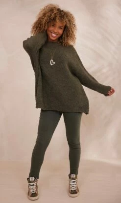 Pull Raphaël Oversize Kaki -Vêtements Soldes 2024 facetune 22 10 2023 17 08 36 1