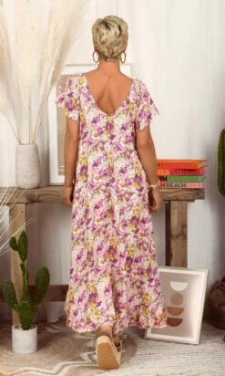 Robe Tess Violet Pivony Flower 15 Robe Tess Violet Pivony Flower -Vêtements Soldes 2024 facetune 22 12 2023 10 35 57