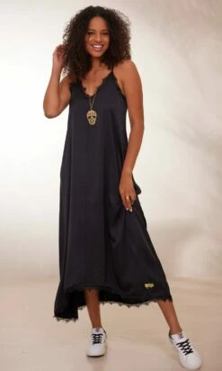 Robe Joy Noir 11 Robe Joy Noir -Vêtements Soldes 2024 facetune 23 01 2024 09 23 57