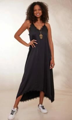 Robe Joy Noir 15 Robe Joy Noir -Vêtements Soldes 2024 facetune 23 01 2024 09 26 57