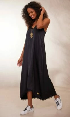 Robe Joy Noir 10 Robe Joy Noir -Vêtements Soldes 2024 facetune 23 01 2024 09 29 26